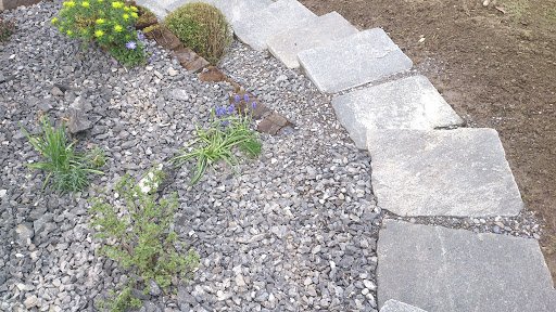Steinplatten - Reinhardt Gartenbau